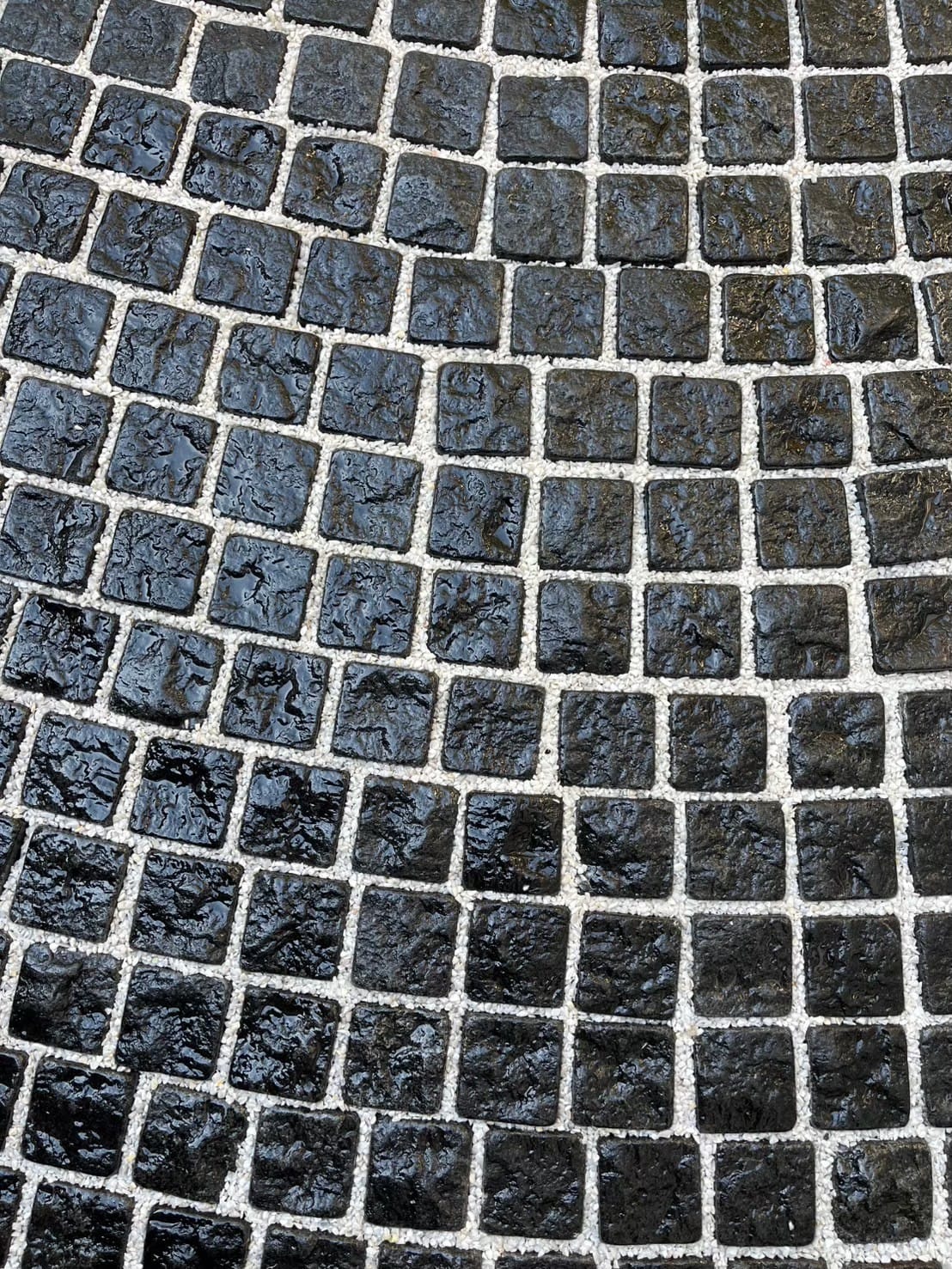 หินลูกเต๋าปูพื้น COBBLESTONE แบบแผ่นสำเร็จ MODERN DECOR ผิวธรรมชาติ ข้างตัดเรียบ โม่ลบมุม 50X55X3 ซม. หินธรรมชาติแกรนิตสีดำ ลายเรียงสลับ_4